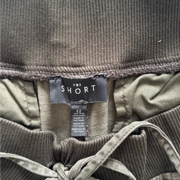 White House Black Market Green shorts size 12 - Picture 7 of 11